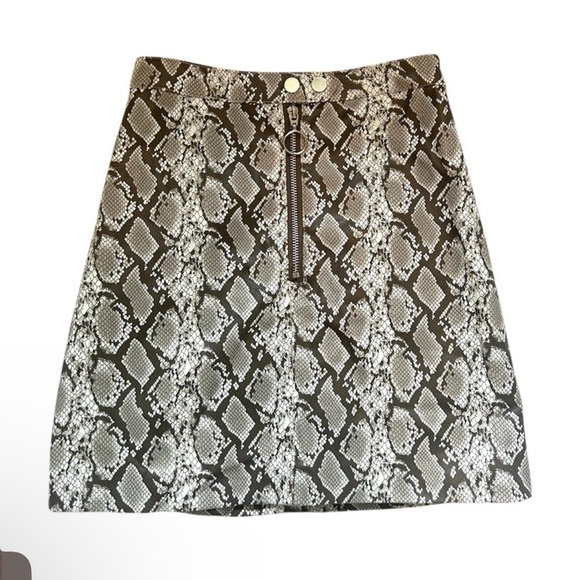 Gray Snake Print Mini Skirt NEW - Picture 5 of 5